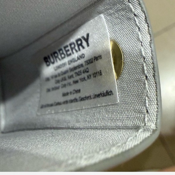 AUTHENTIC BURBERRY LONDON ENGLAND ACCESSORY - Picture 3 of 9